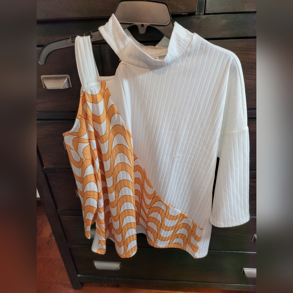 NWOT  Ladies open shoulder top